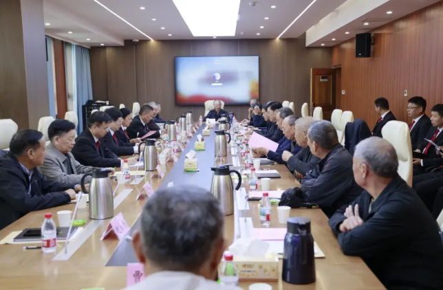 莫道桑榆晚 为霞尚满天 漯河中院召开老干部重阳节座谈会